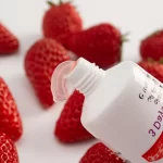 Aichun Beauty Strawberry Whitening Skin Peeling Gel Face & Body - 100g - Image 8